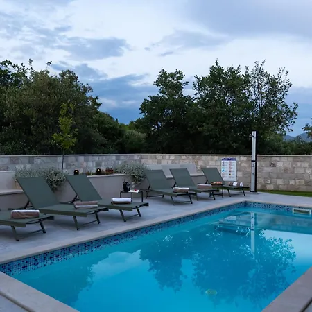 Luxury Gina Villa