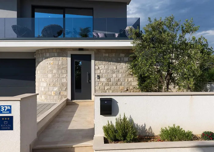 Luxury Gina 别墅 *